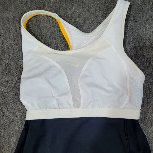 Nike Athletic tank - Picture 5 of 8